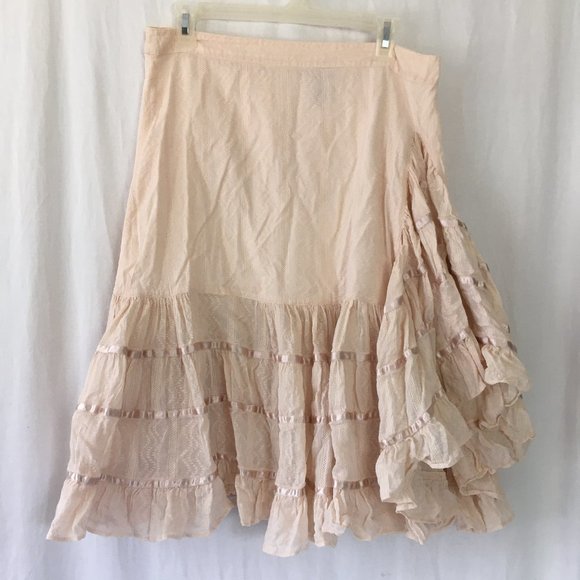 H&M Dresses & Skirts - H&M Blush Pink Tiered Ruffle Peasant Skirt Sz 10